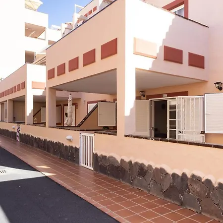 Home2book The Heights Cristianos, Pool Daire